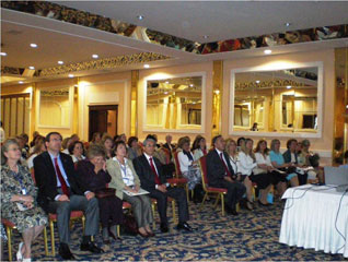 22 - 23 Mayıs 2009 tarihleri arasında, Bolu’da çalışmalarına başlayan UWE Mentörlük Projesi kapsamında düzenlenen Çalıştaya Başkan Yasemin Dönmez ve 2.Başkan ve CİR Yasemin Alptekin katılmışlarıdır.